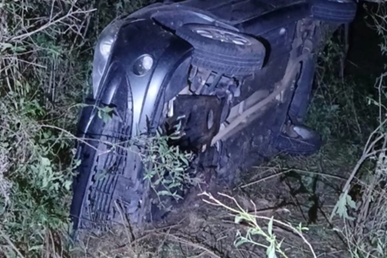 Choque y vuelco en la Ruta 20 entre dos autos cerca de Urdinarrain