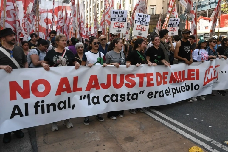 Revés para el Gobierno: la Justicia suspendió el DNU que limita el derecho a huelga