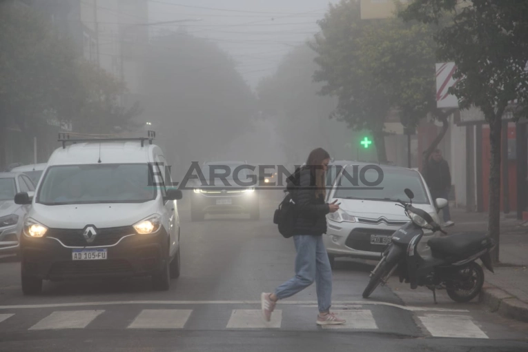 Un manto de neblina y mucha en humedad en una mañana bien otoñal en Gualeguaychú