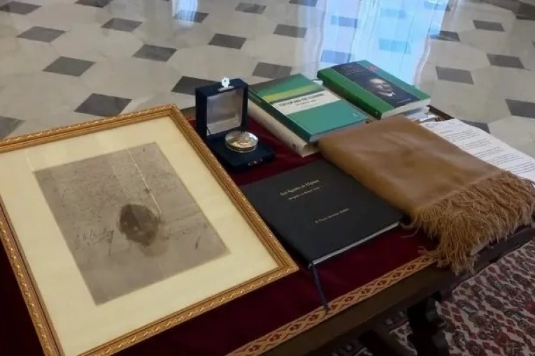 Qué regalos le hizo Javier Milei al Papa León XIV tras su visita en Roma