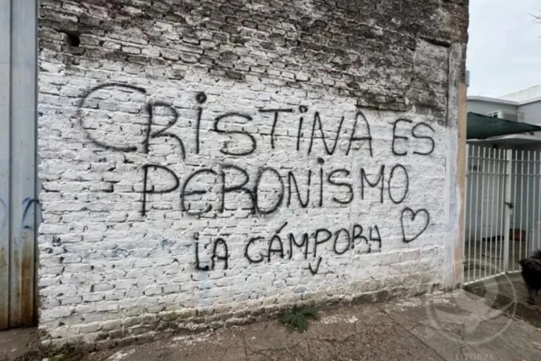 Referentes de DDHH denunciaron "persecución política" por pintadas en apoyo a Cristina Fernández
