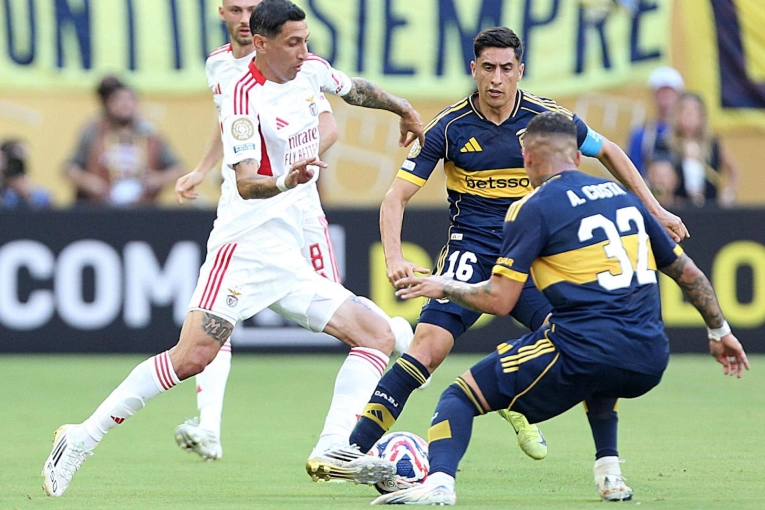 A Boca se le escapó el triunfo en el final y empató 2-2 con Benfica