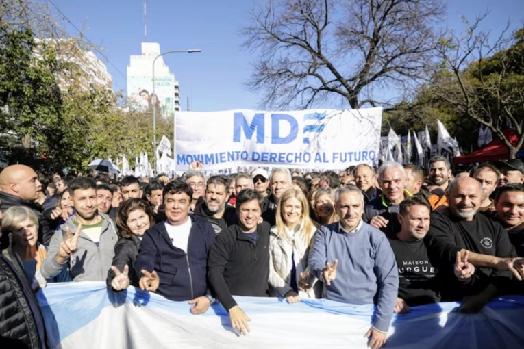 Axel Kicillof participó de la movilización en Plaza de Mayo y defendió a CFK: “Es una condena absolutamente injusta”