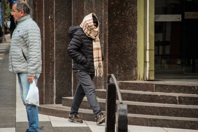 El fin de semana largo arranca con bajas temperaturas: &iquest;subir&aacute; el term&oacute;metro el lunes patrio?