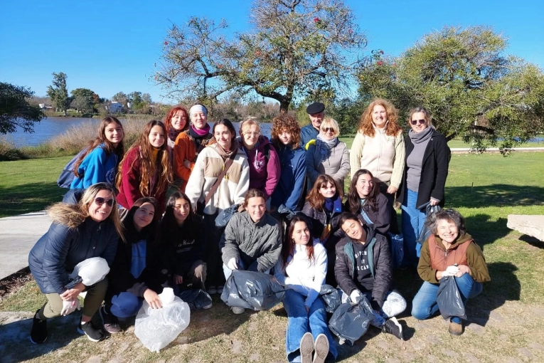 Plogging en el Parque Unzué: Interact promueve una jornada para cuidar el ambiente y la salud