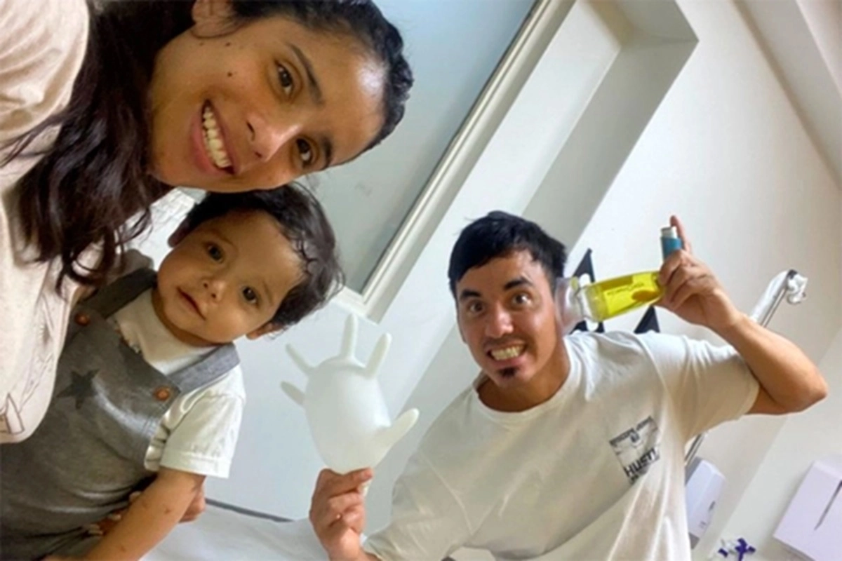 Luca con sus papás. Luca con sus papás.