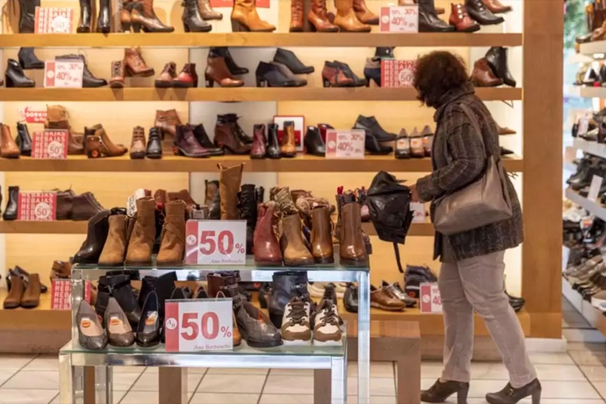 Ventas minoristas caen por segundo mes consecutivo