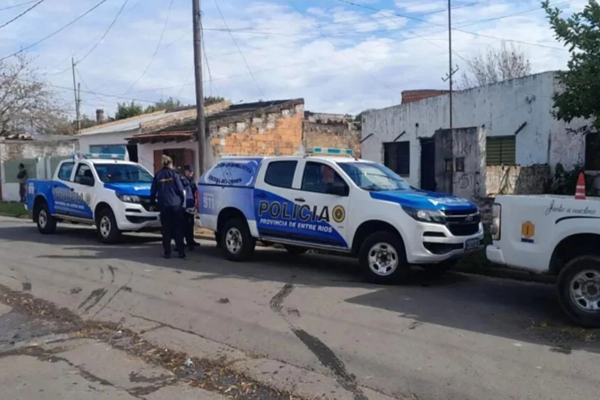 Postal del operativo en barrio Las Flores