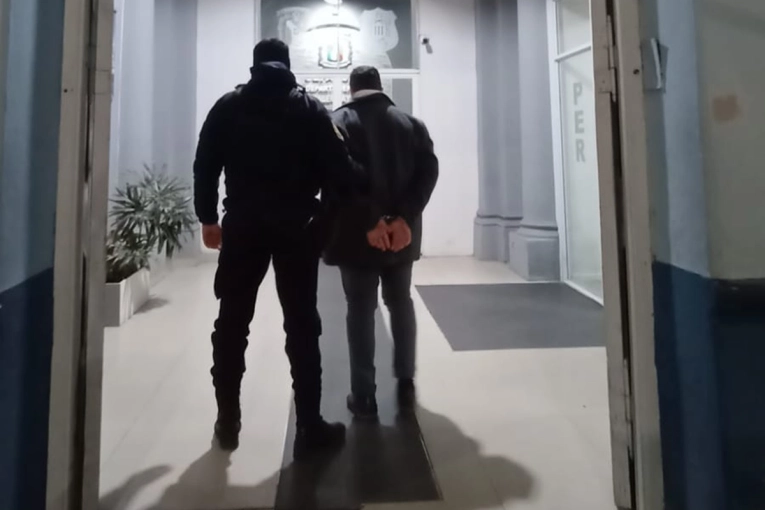 Se neg&oacute; al control, ofreci&oacute; dinero a la Polic&iacute;a y reaccion&oacute; violentamente: qued&oacute; detenido