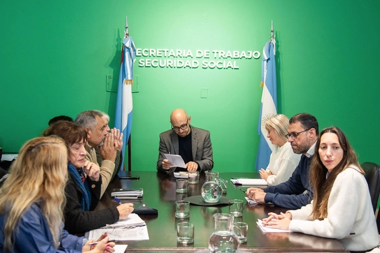 Paritarias en Provincia: el Gobierno ofreci&oacute; una suma fija de 35.000 a los estatales