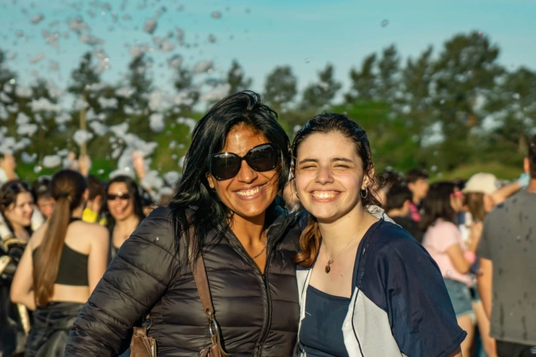 De Gualeguaychú a Buenos Aires: el viaje de Ámbar y su mamá para alcanzar un sueño