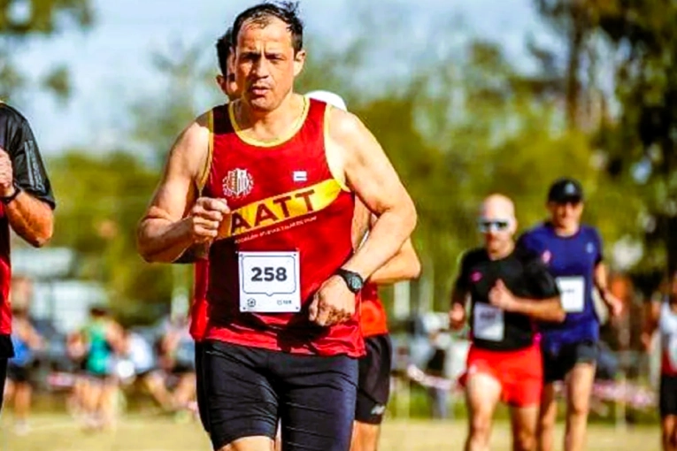 Sin sponsors, pero con sue&ntilde;os intactos: el atleta gualeguaychense que volvi&oacute; a las pistas