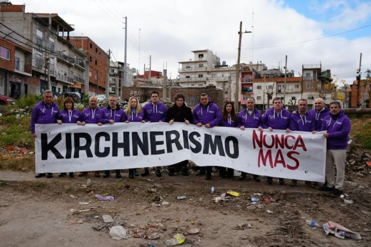 Milei inauguró la campaña bonaerense con una foto junto a sus candidatos