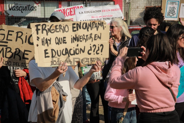 Entre R&iacute;os, atrapada entre el ajuste, la deuda y el retroceso educativo