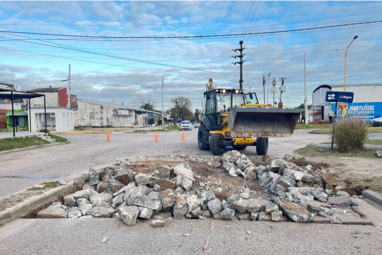 El Municipio continúa con las obras de bacheo en diversos barrios de la ciudad