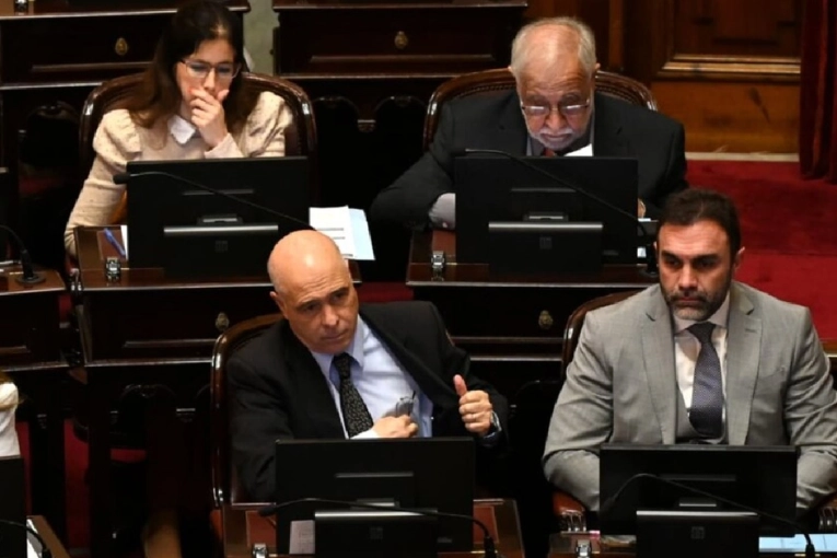 La oposición desactivó en el Senado los decretos del Gobierno que desregulaban organismos públicos