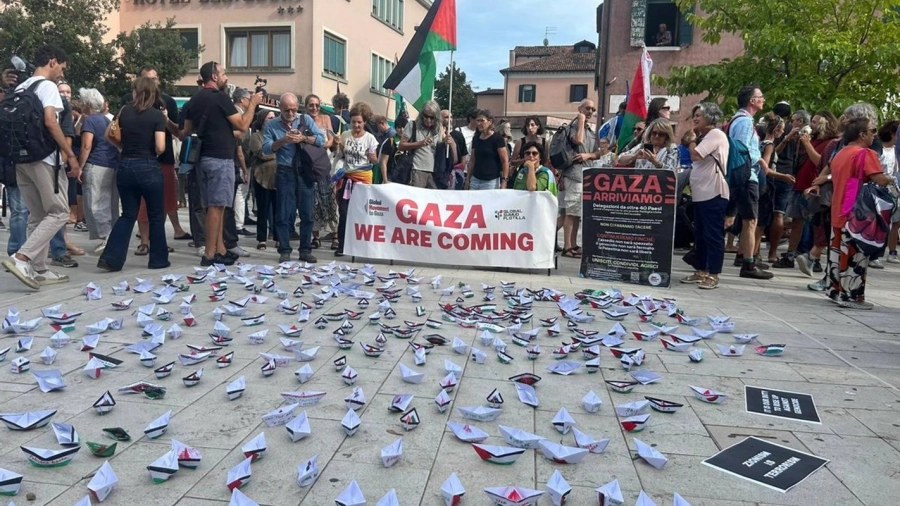 M&aacute;s de 5.000 personas se movilizan en el Festival de Venecia para condenar el genocidio en Gaza: &ldquo;No queremos ser c&oacute;mplices de esta masacre&rdquo;