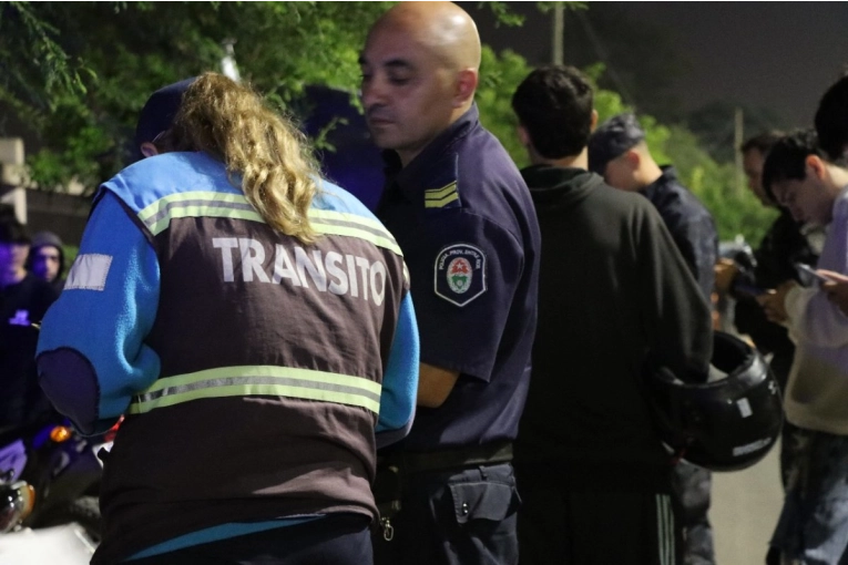 Conducía borracho y terminó detenido por resistirse al control