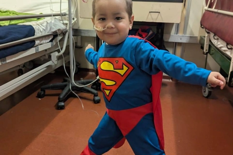 Un niño de Gualeguaychú espera su trasplante en el Garrahan: El desesperado pedido de su familia