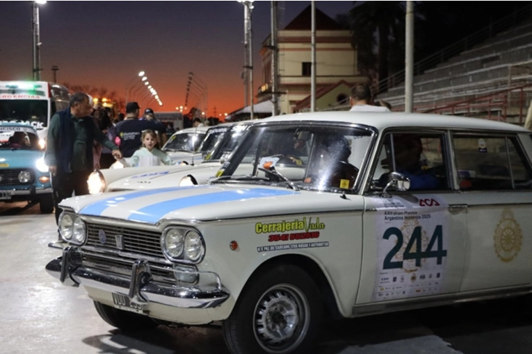 El Gran Premio Argentino Hist&oacute;rico pas&oacute; por Gualeguaych&uacute; rumbo a Goya