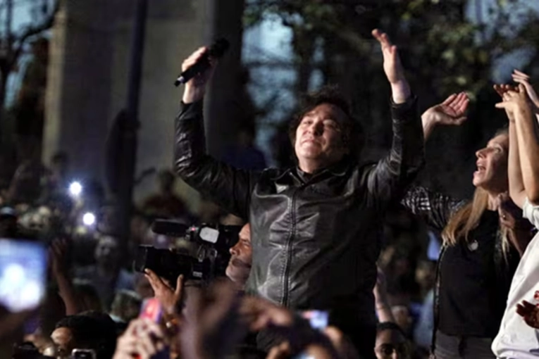 Milei arranc&oacute; la campa&ntilde;a en C&oacute;rdoba y dijo que los audios de Spagnuolo fueron hechos con IA