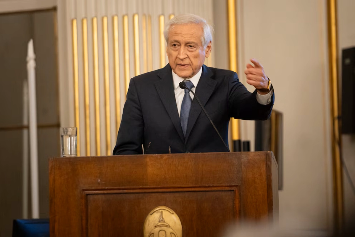 Heraldo Muñoz, especialista en democracia