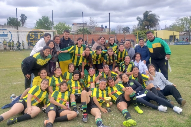 Sarmiento campeón y Juventud subcampeón: fiesta del fútbol femenino en Gualeguaychú