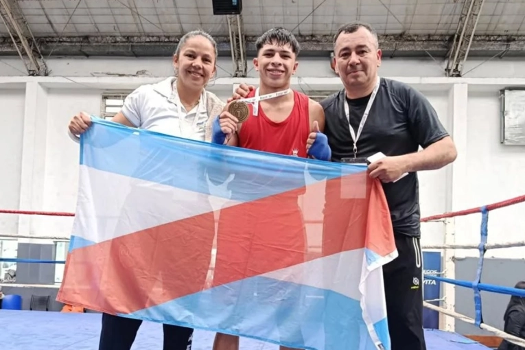 Tiziano Hermosilla fue recibido con orgullo en la terminal de Gualeguaychú