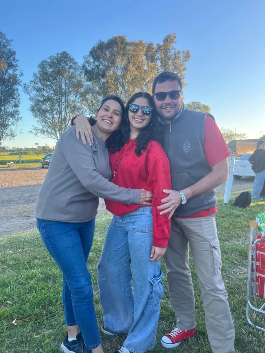 <i>Eliana disfruta de su nueva familia</i>