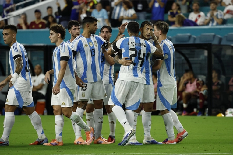 Con poco brillo y sin Messi, Argentina derrot&oacute; con lo justo a Venezuela en Miami