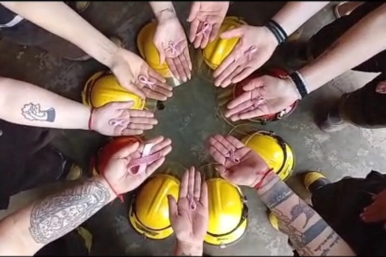 Los Bomberos Voluntarios de Gualeguaych&uacute; se suman al &ldquo;Octubre Rosa&rdquo;