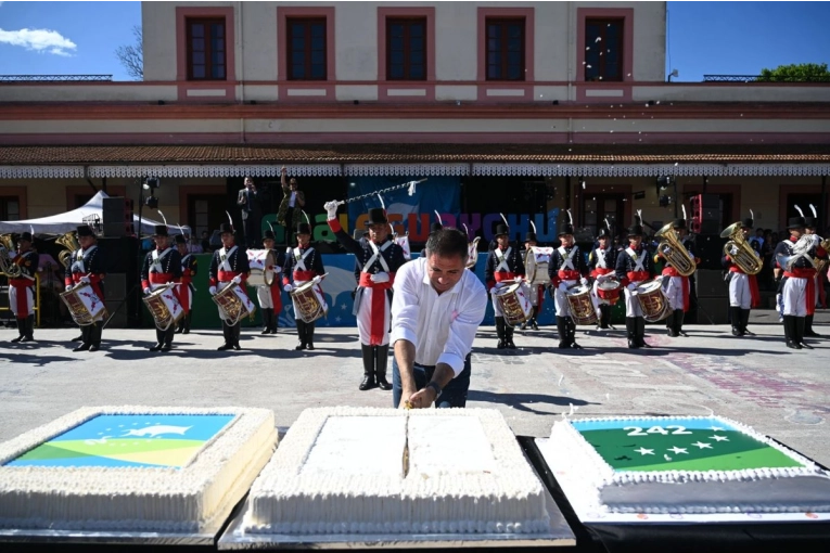 El Corsódromo fue el escenario de los festejos de los 242 años de Gualeguaychú