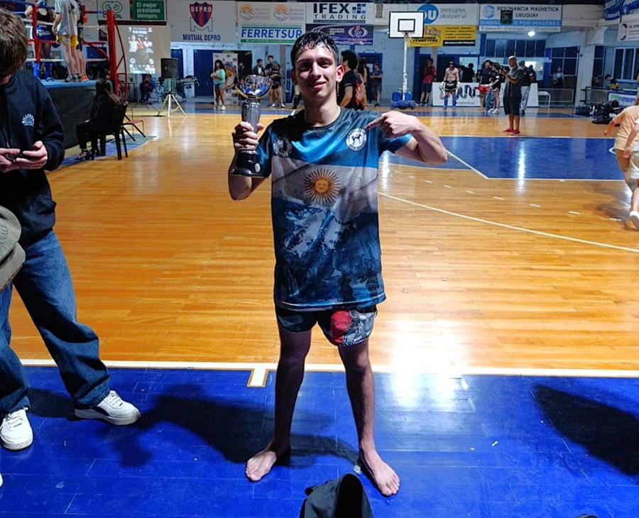 Valent&iacute;n R&iacute;os ganador de la copa &ldquo;Tribal Fight&rdquo;