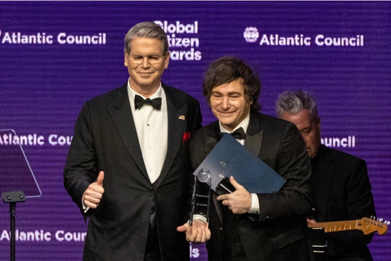 ¿Una nueva deuda?: EE.UU y Argentina firmaron el swap por US$20.000 millones