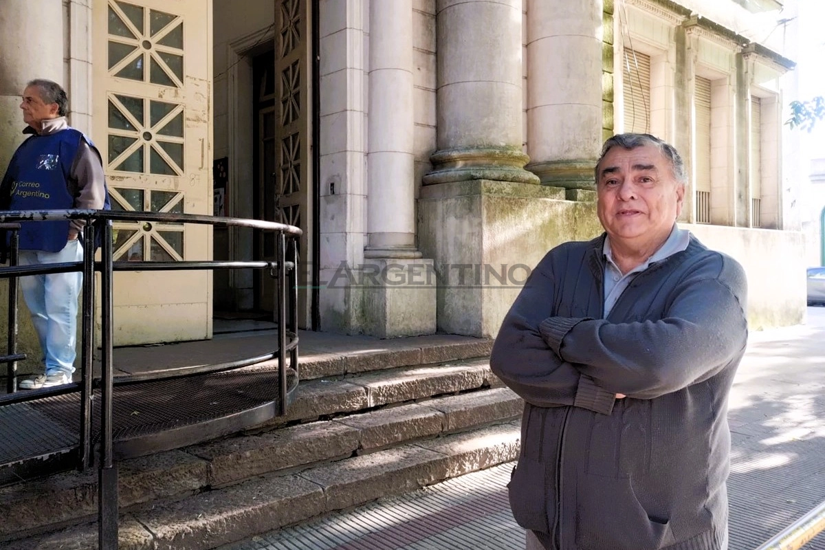 Juan Carlos, de 75, también llegó temprano