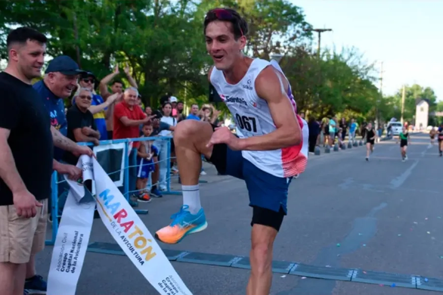 Carlos Johnson fue el vencedor de la Marat&oacute;n de la Avicultura