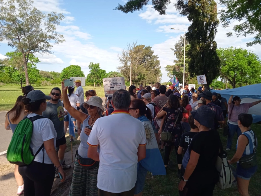 Vecinos de Col&oacute;n y Paysand&uacute; se juntaron para reclamar contra el proyecto de HIF Global