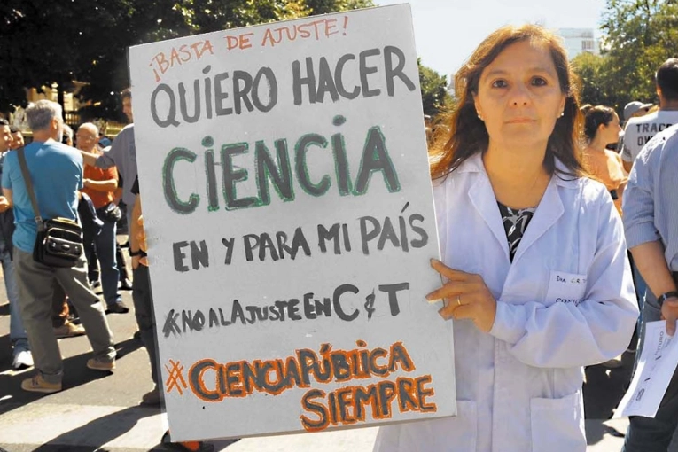 En dos años de gobierno de Javier Milei se destruyeron más de 5.000 empleos en el sector de ciencia y tecnología