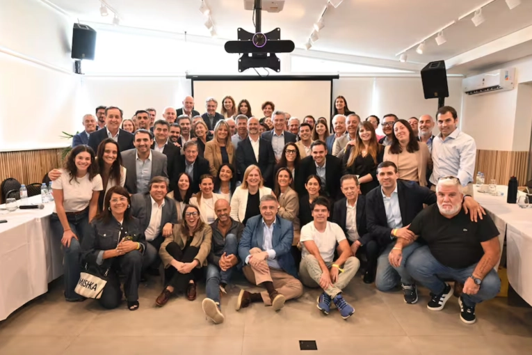 Macri encabezó una reunión del Pro para redefinir la estrategia frente a LLA y descartaron un interbloque