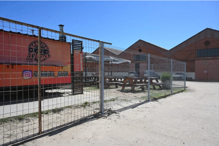 Pol&eacute;mica por la instalaci&oacute;n de un cerramiento permanente en los Galpones y Paseo del Puerto