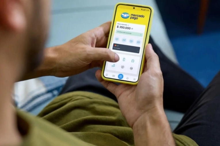 Cada vez más familias se endeudan con financieras y billeteras virtuales para sostener el consumo