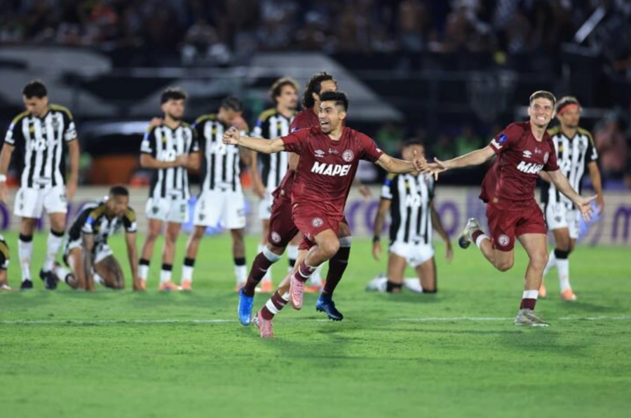 Desde los doce pasos, Lan&uacute;s se consagr&oacute; campe&oacute;n de la Copa Sudamericana por tercera vez en su historia.