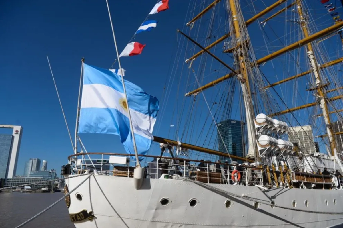 La Fragata Libertad regresó al país