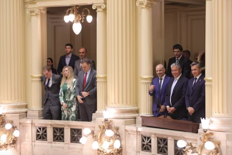 Sorpresiva pelea entre Villarruel y Karina Milei por un palco en el recinto