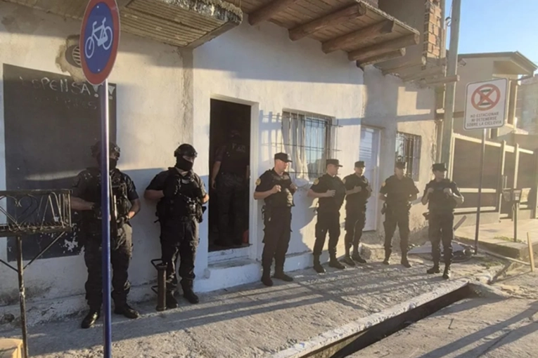 Un ataque a balazos desat&oacute; una serie allanamientos y detenciones vinculadas al narcotr&aacute;fico