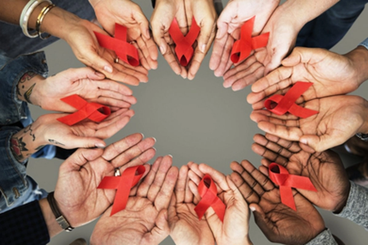 El lazo rojo: símbolo universal de solidaridad