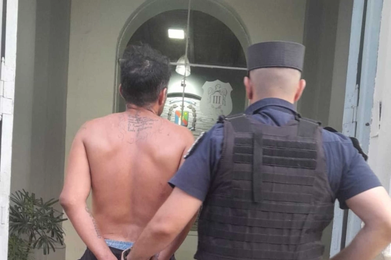 Detienen a un hombre por agredir a su pareja