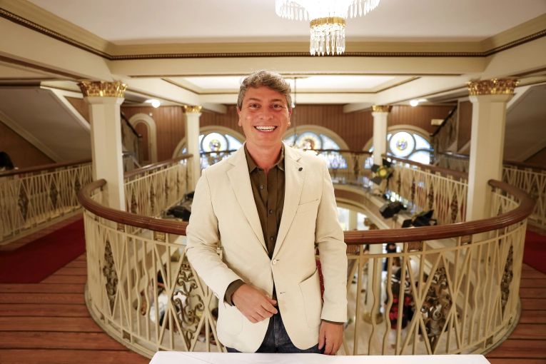 El gualeguaychuense Manu Colombo, present&oacute; su primer libro &ldquo;Los hilos invisibles&rdquo;