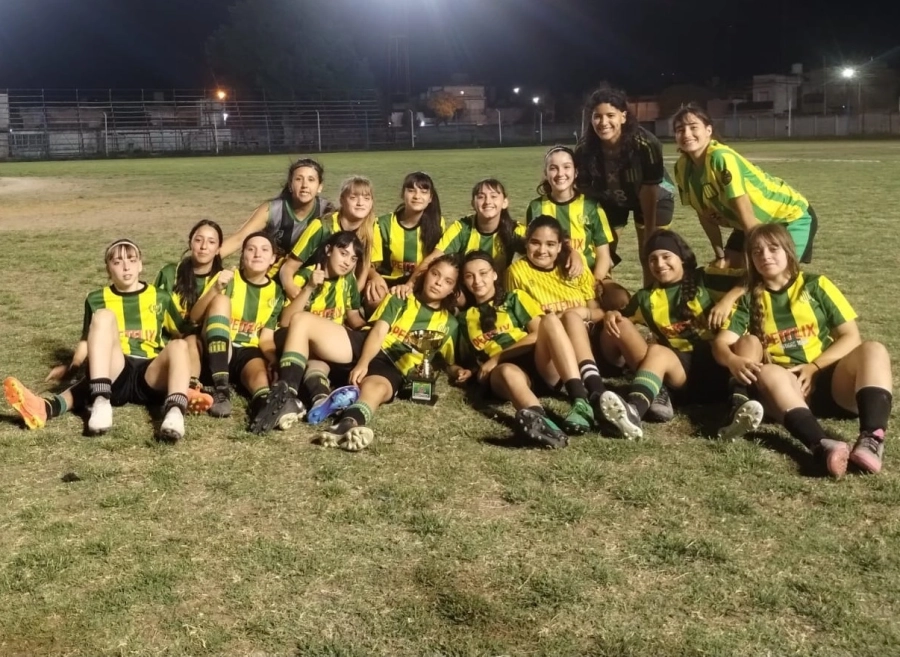 Equipo sub campe&oacute;n de f&uacute;tbol femenino juvenil de Sarmiento