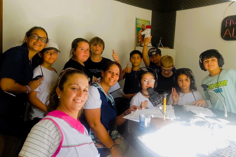 Una escuela que se anima a innovar: realizaron su primer streaming con acompa&ntilde;amiento cooperativo